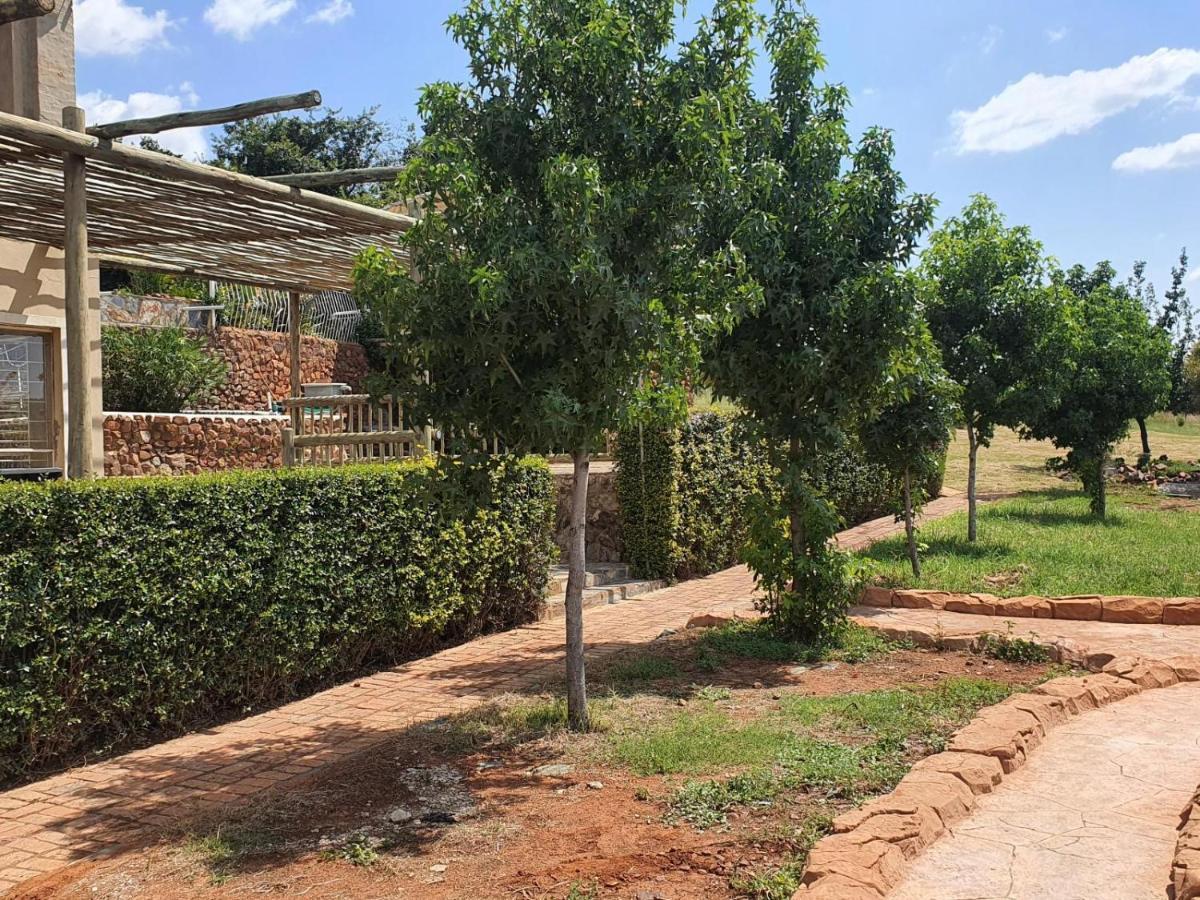 Koi Inn Hartbeespoort Luaran gambar