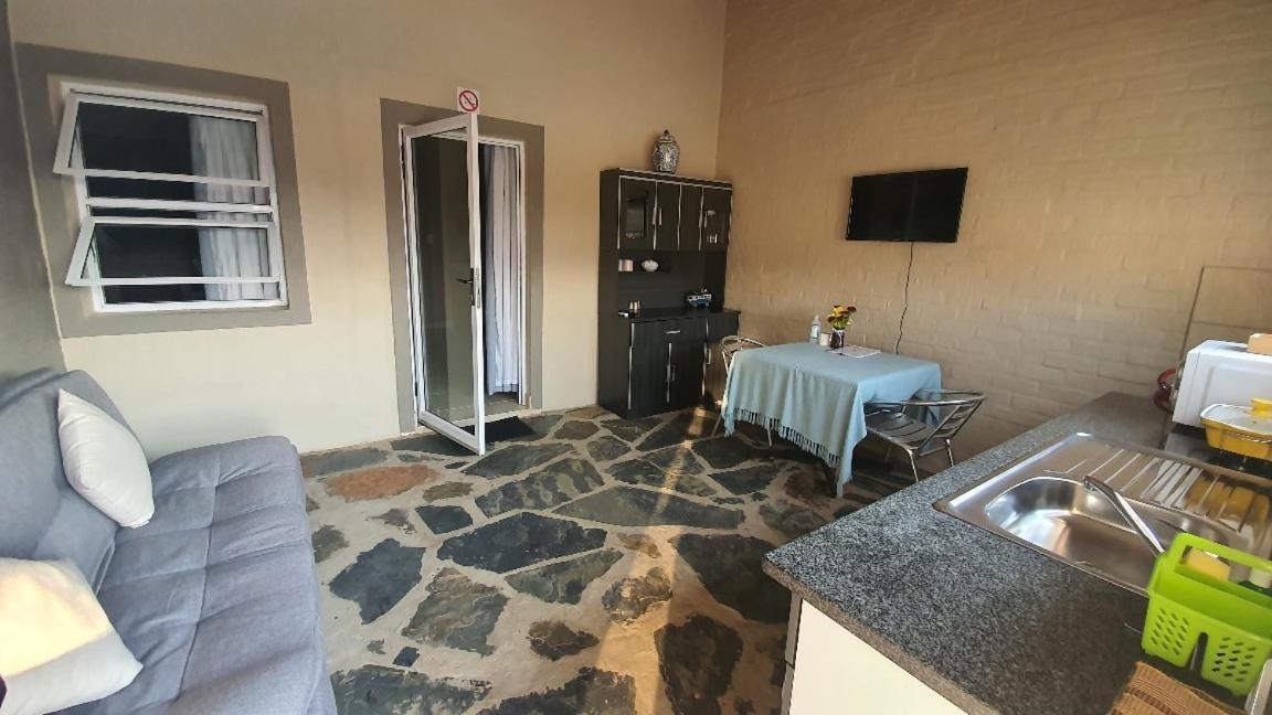 Koi Inn Hartbeespoort Luaran gambar